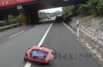 滨州女司机高速路开车 孩子从后座爬过来车辆失控 - 东营网