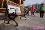 170条“科普长椅”扎根28个小区 市民可边休息边学习 - 中国山东网