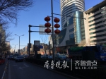 济南街上挂起大红灯笼 开开心心迎小年(图) - 半岛网