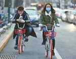 济南摩拜单车每天被骑近万次 “红黄绿”集结大战街头 - 济南新闻网