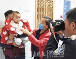 德州1岁患儿要出国治疗 民警赴北京为他办护照 - 半岛网