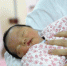男婴一出生就18岁 “国内最老二孩”在广州诞生 - 山东华网
