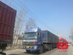 特警+装甲车出动！枣庄一次截获102辆超载大货车 - 东营网