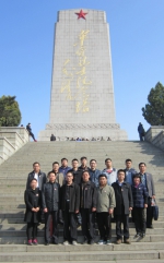 省农机局组织青年干部职工到烈士陵园扫墓 - 农业机械化信息