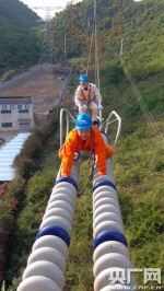 【香江二十年】为保香港供电，他曾在百米高空“行走”一个多月 - 中国山东网