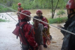 桂林暴雨致河水漫堤村庄被淹多人被困 消防紧急救援 - 山东华网