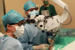 山东医生首次运用3D显微镜技术开展眼科手术 - 半岛网