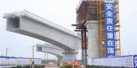 青连铁路难度最大转体桥成功转体 - 中国山东网
