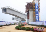 青连铁路难度最大转体桥成功转体 - 中国山东网