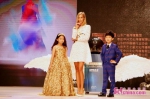 济南首届国际少儿时装周开幕 名模童星T台助力 - 中国山东网