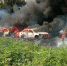 济南5辆轿车停放路边突然起火 火已扑灭无伤亡 - 半岛网
