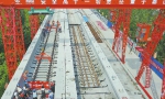 济南轨交R1线昨起铺轨 高架段预计明年4月“轨通” - 济南新闻网