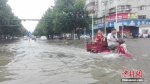 8月18日晚间至19日上午，河南漯河市遭遇特大暴雨。 利俊峰 摄 - 山东华网