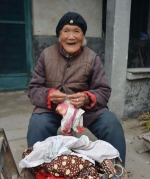 济南102岁老太太能做针线活 爱好是"天天喝茶" - 半岛网