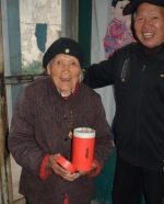 济南102岁老太太能做针线活 爱好是"天天喝茶" - 半岛网
