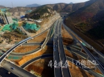 济南最大立交桥即将竣工！正在安装路灯铺设沥青 - 半岛网