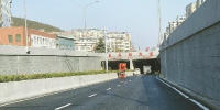 玉函路隧道铺完沥青进入收尾阶段 预计年底通车 - 政府