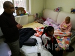 姐姐患白血病 10岁女孩济南街头卖枣救姐(图) - 半岛网