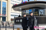 春运首日济南火车站：安全出行 特警护航 - 中国山东网
