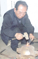 千锤百炼顽铁成器 红炉锻制技艺在潍坊传承已久 - 半岛网