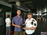 赞!烟台-北京K286次列车乘务员捡到旅客手机及时归还 - 东营网