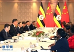 7月26日，国家主席习近平在南非约翰内斯堡会见乌干达总统穆塞韦尼。 新华社记者 廖宇杰 摄 - 中国山东网