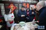 （时政）（5）习近平春节前夕在北京看望慰问基层干部群众 - 中国山东网