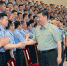6月18日，中共中央总书记、国家主席、中央军委主席习近平在北京接见空军第十三次党代表大会全体代表。这是习近平同代表们亲切握手。 新华社记者 李刚 摄 - 中国山东网