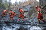 玉龙森林消防大队在野外巡逻。（图由玉龙森林消防大队） - 中国山东网